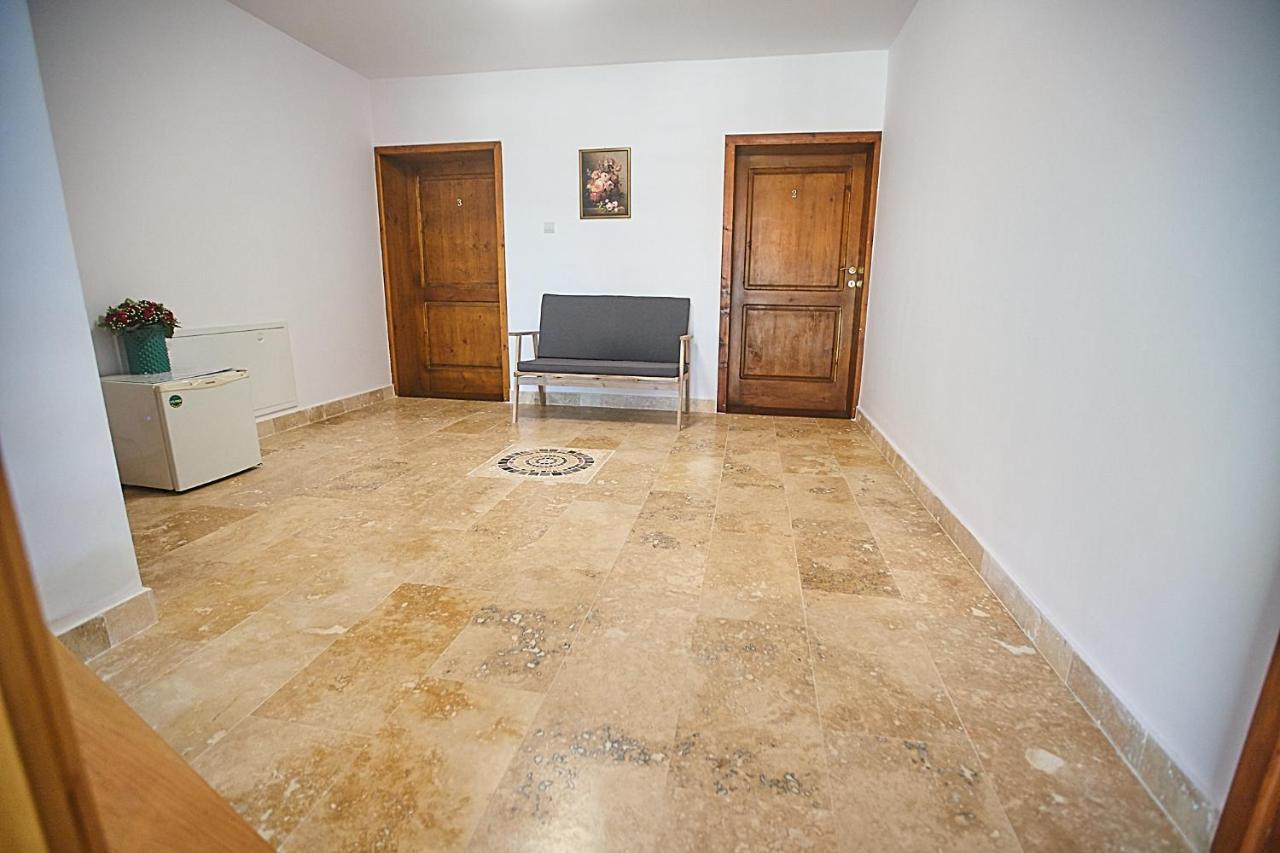 Insula Christiana Hotel Cristian  Buitenkant foto