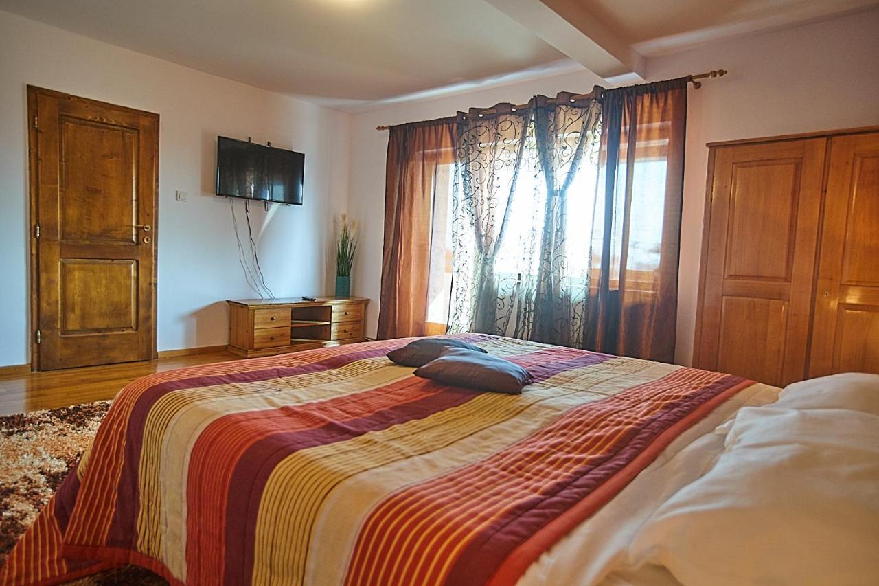 Insula Christiana Hotel Cristian  Buitenkant foto
